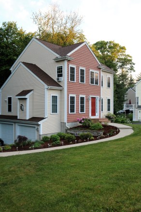 29 Regatta garage and driveway